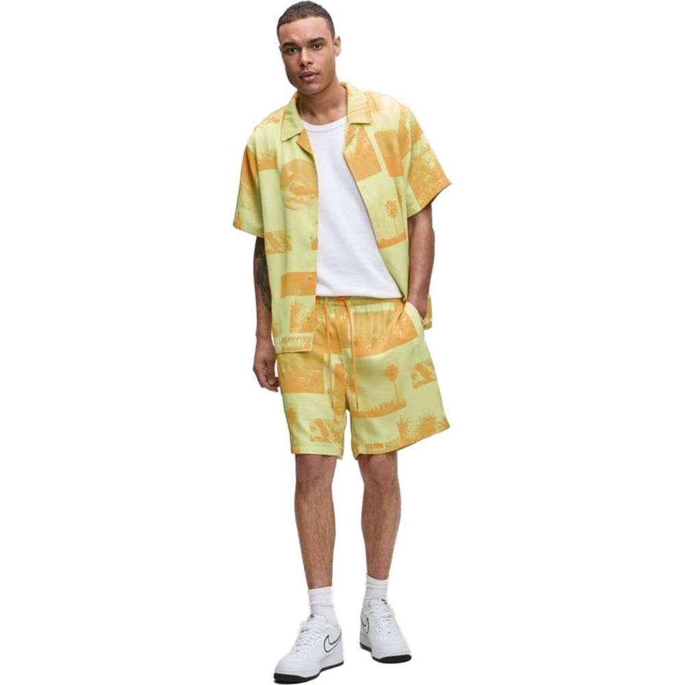 Mode Of One Mens Photo-Real Collage Casual Walking Shorts, NWT